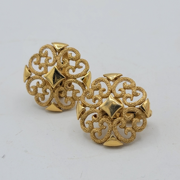 Avon Jewelry - Avon Precious Pretenders Clip On Earrings Textured Filigree Scrollwork 70s Vtg